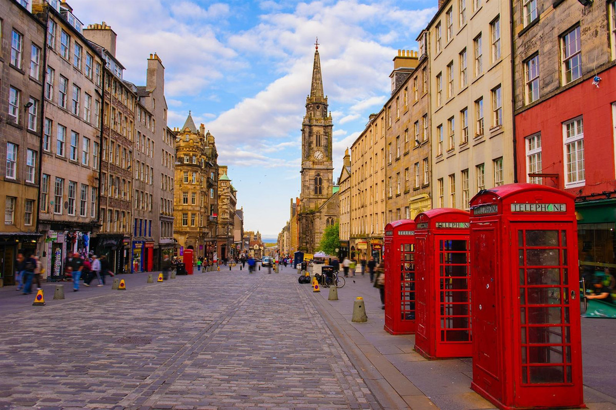 the-royal-mile-in-edinburgh-beroemdste-straat-in-de-old-town-32105-xl