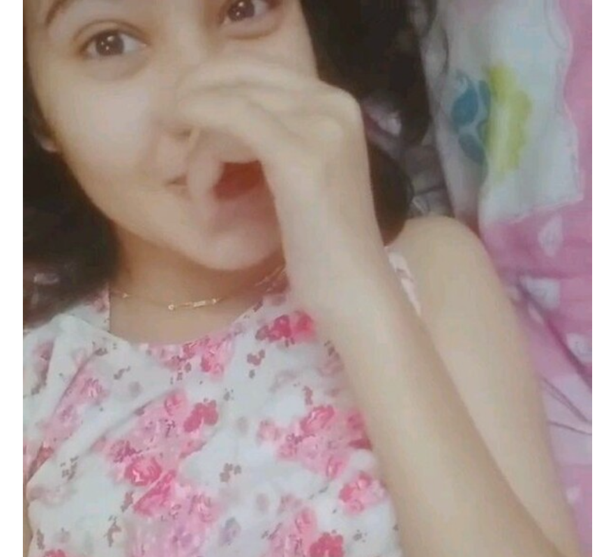Horney girlfriend showing her boob exclusive viral video