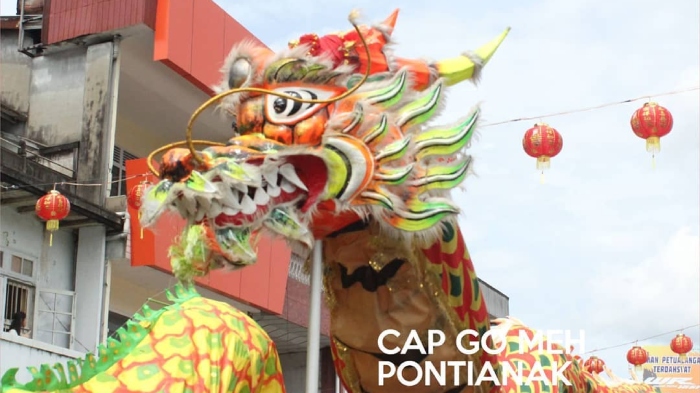 Kemeriahan Cap Go Meh Pontianak 2020. Tahun ini Cap Go Meh Pontianak akan kembali di gelar dengan mengambil lokasi yang dekat dengan hotel dan tempat sewa motor.