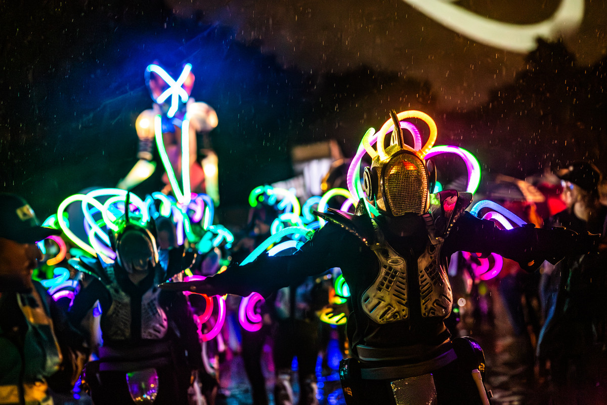 Bluedot-Saturday-Paul-Whiteley-illuminatedparade-3