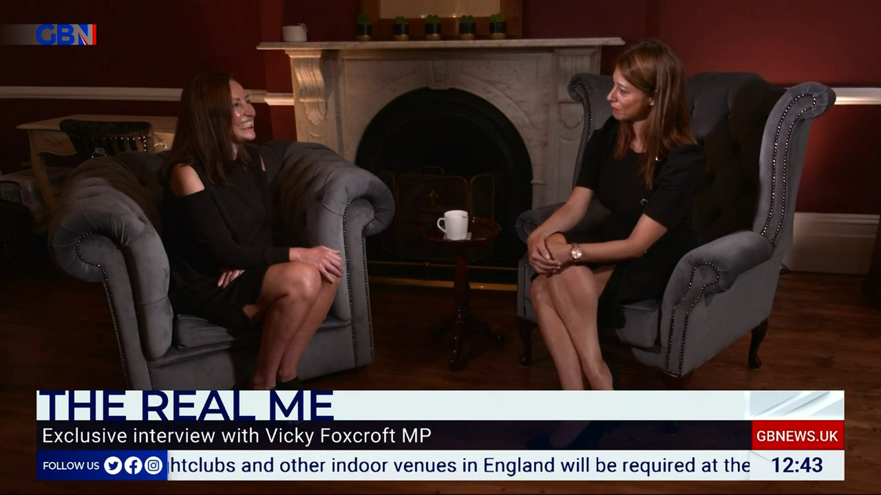 09.06 - 12.00.00 - The Briefing Lunchtime with Gloria De Piero. Your ....ts_snapshot_44.22.235