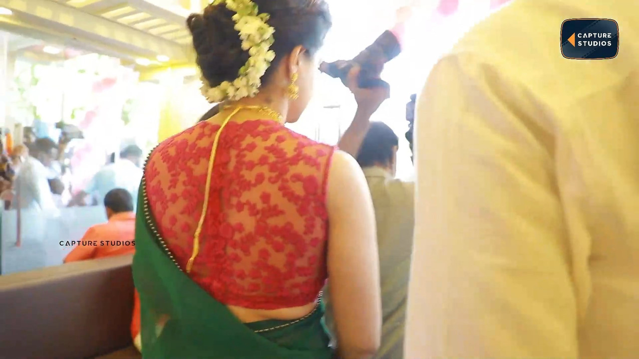 Honeyrose Hot sexy in saree.mkv_snapshot_00.00.359