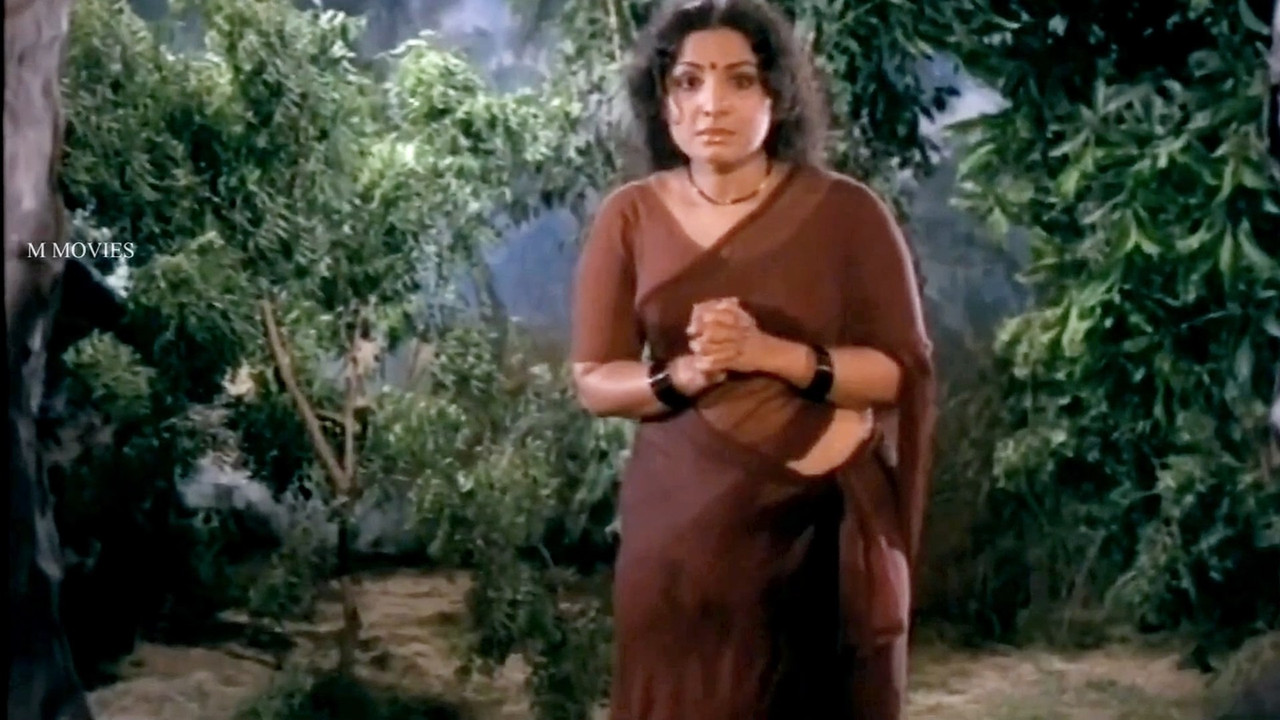 Jayabharathi Sexy Sizzling Deep Navel and boob scenes from Nagamadathu mp4 snapshot 00 40 355