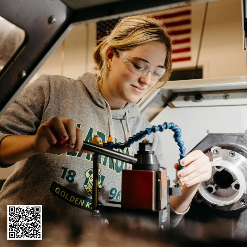 The Rise of Hybrid Auctions In-Person   Online Bidding