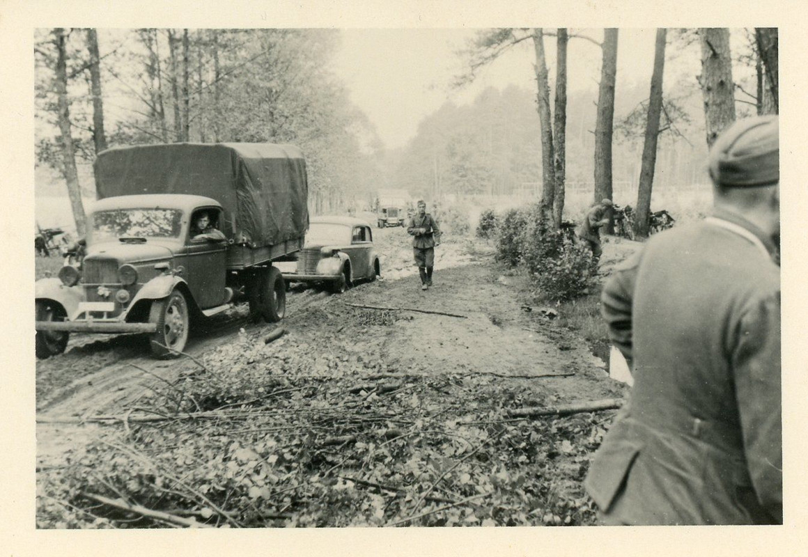 Russland Kämpfe LKW Camion PKW Auto Foto