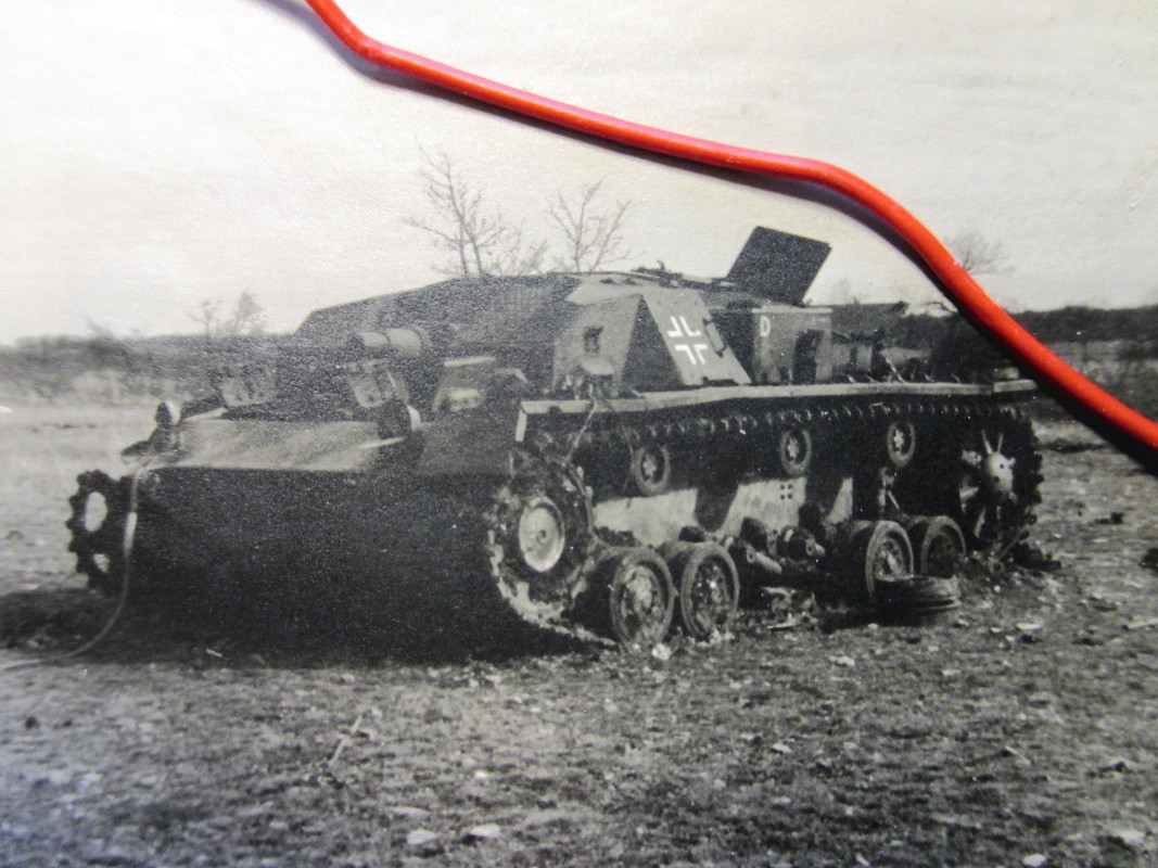 Deutscher Panzer auf Schlachtfeld zerstört
