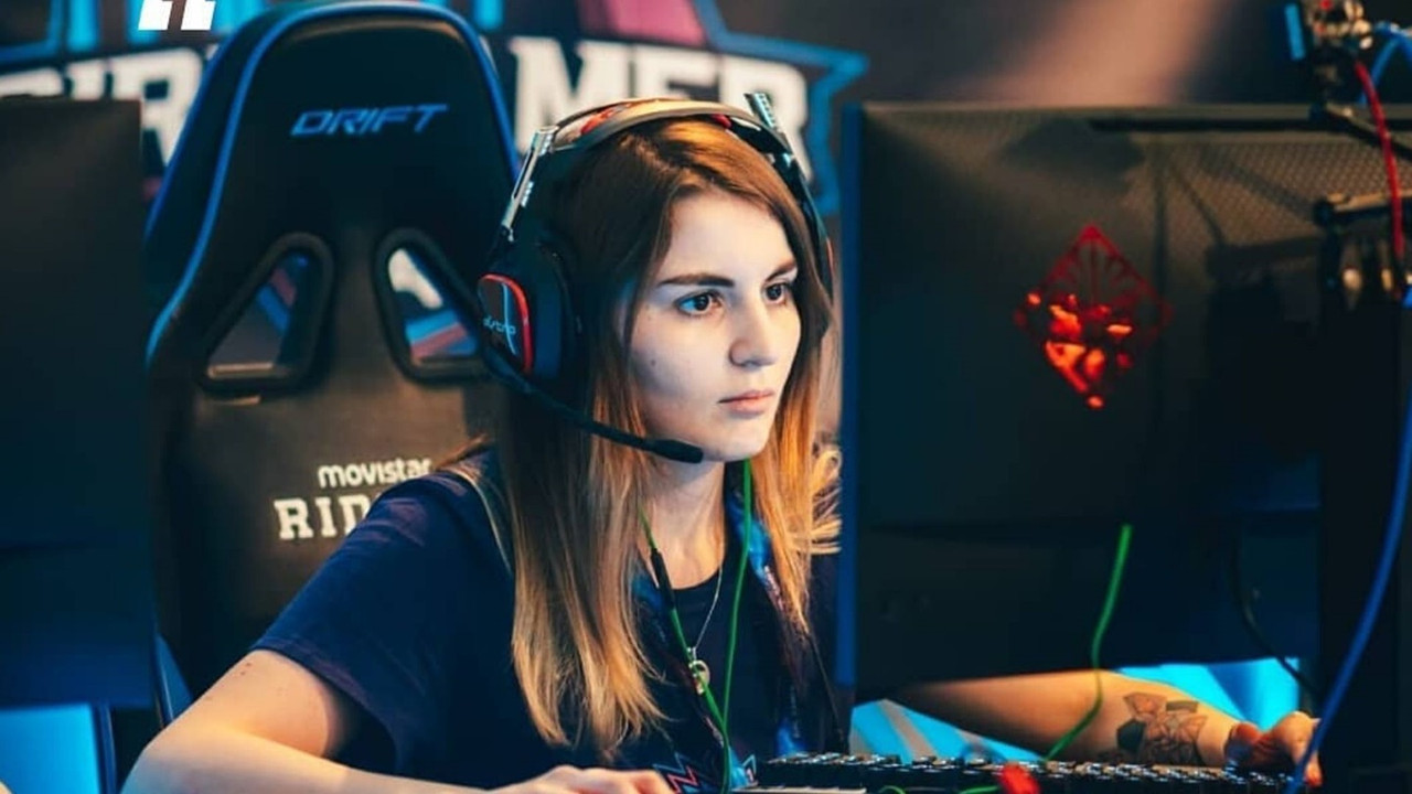 girlgamer.jpg