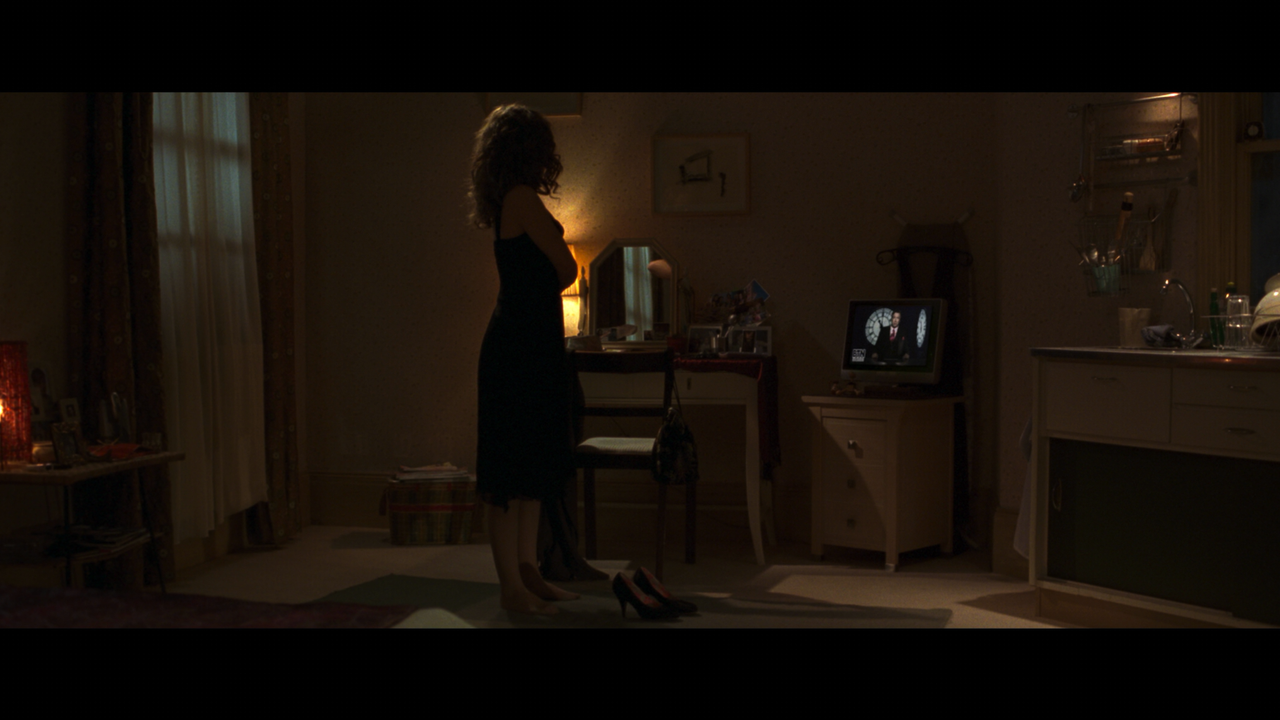 V.for.Vendetta.2005.2160p.UHD.BDRemux.TrueHD.Atmos.7.1.HYBRID.DoVi-DVT.mkv_000311.552