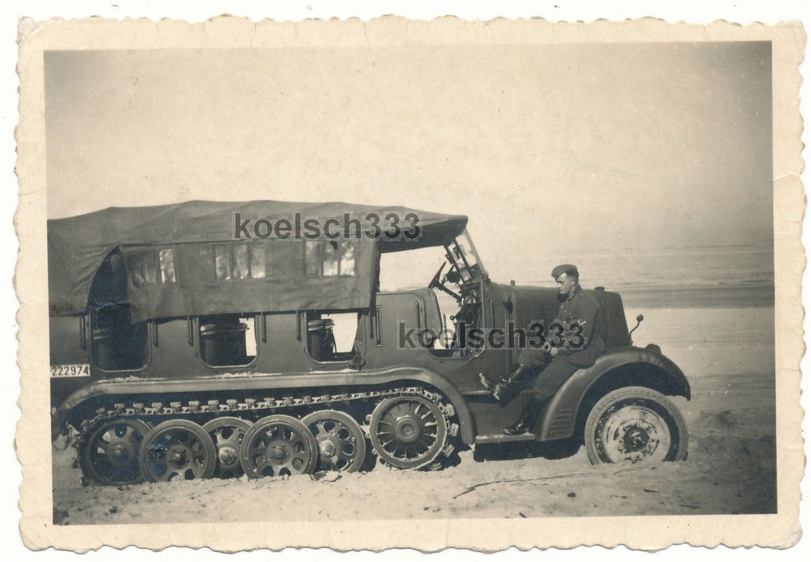 Foto Panzer Halbkette am Strand der Kanalküste K