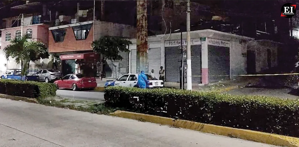 Hallan restos humanos dentro de 3 autos en zona turística de Acapulco