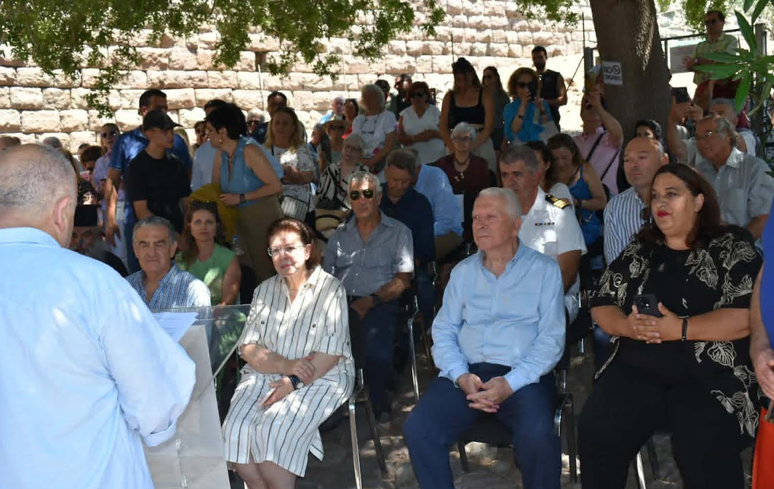 ΜΟΥΤΖΟΥΡΗΣ ΚΑΙ ΜΕΝΔΩΝΗ ΣΕ ΠΕΤΡΑ ΚΑΙ ΜΟΛΥΒΟ ΓΙΑ ΤΗΝ ΠΑΡΑΔΟΣΗ ΣΗΜΑΝΤΙΚΩΝ ΕΡΓΩΝ ΠΟΛΙΤΙΣΜΟΥ