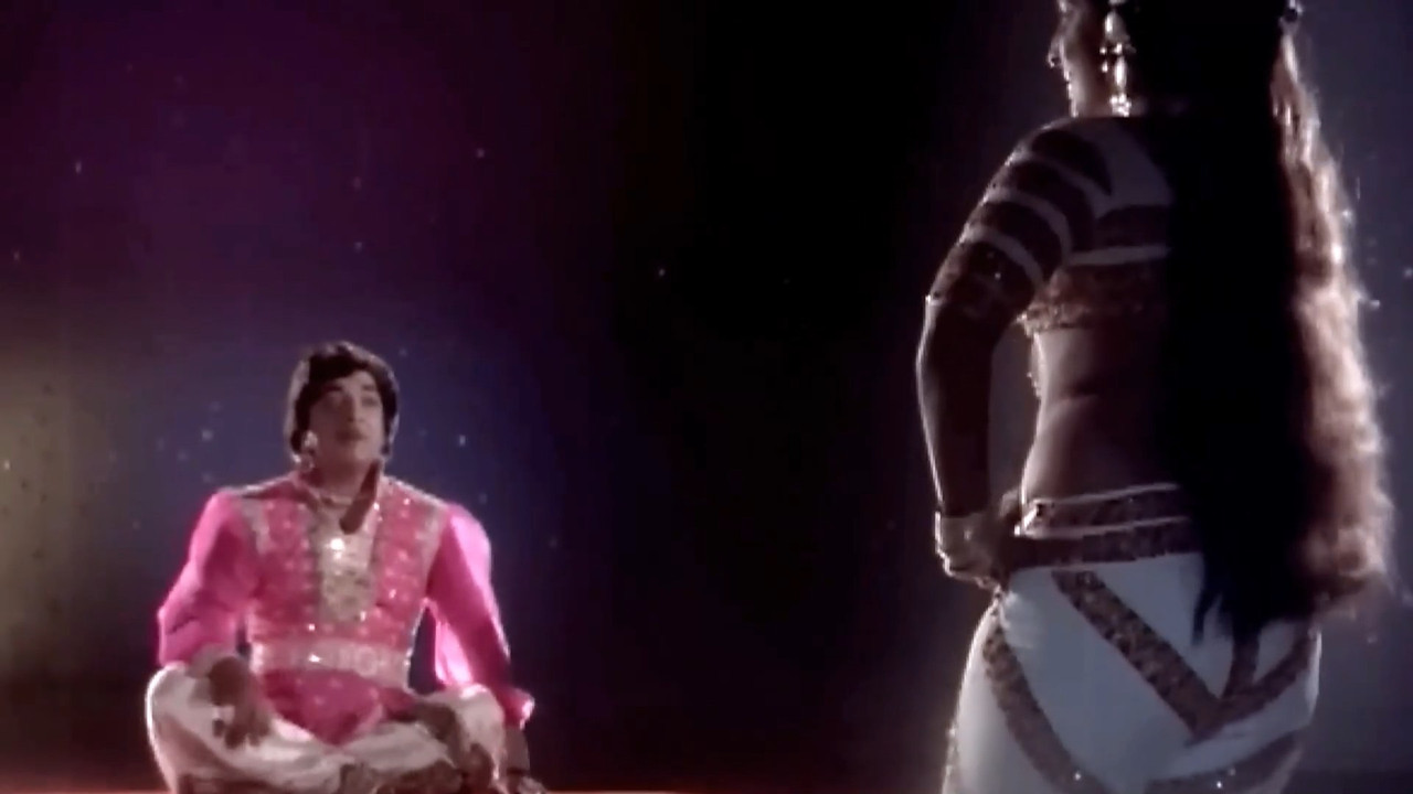 Jayabharathi and Unni Mary Sizzling Erotic performance from Palattu Kunjikannan.mp4_snapshot_00.32.2