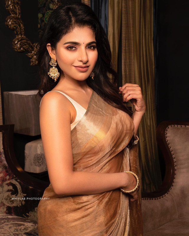 ISWARYA MENON 3