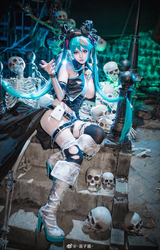 Cosplay：初音未来 骸音钙cos囚徒与纸飞机ver @凛子酱