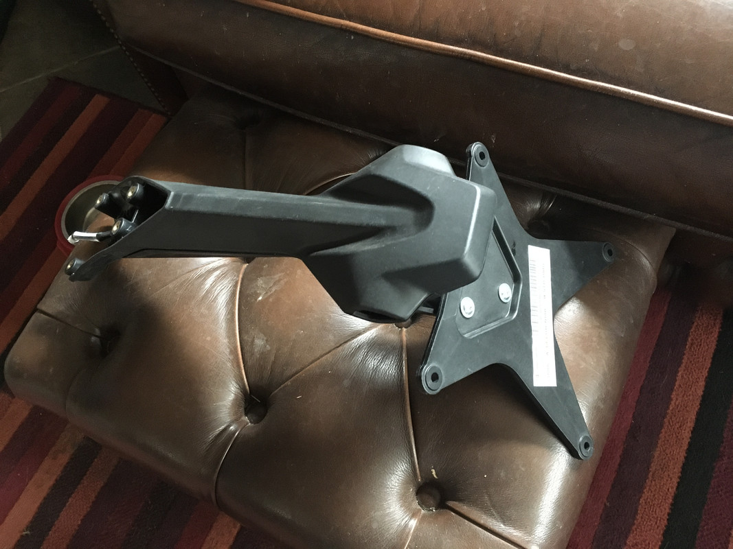 8BC29757-797E-47D2-B592-3B0AF18F3FAD