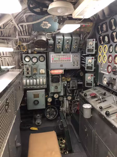 94-maneuvering-room-02.avif