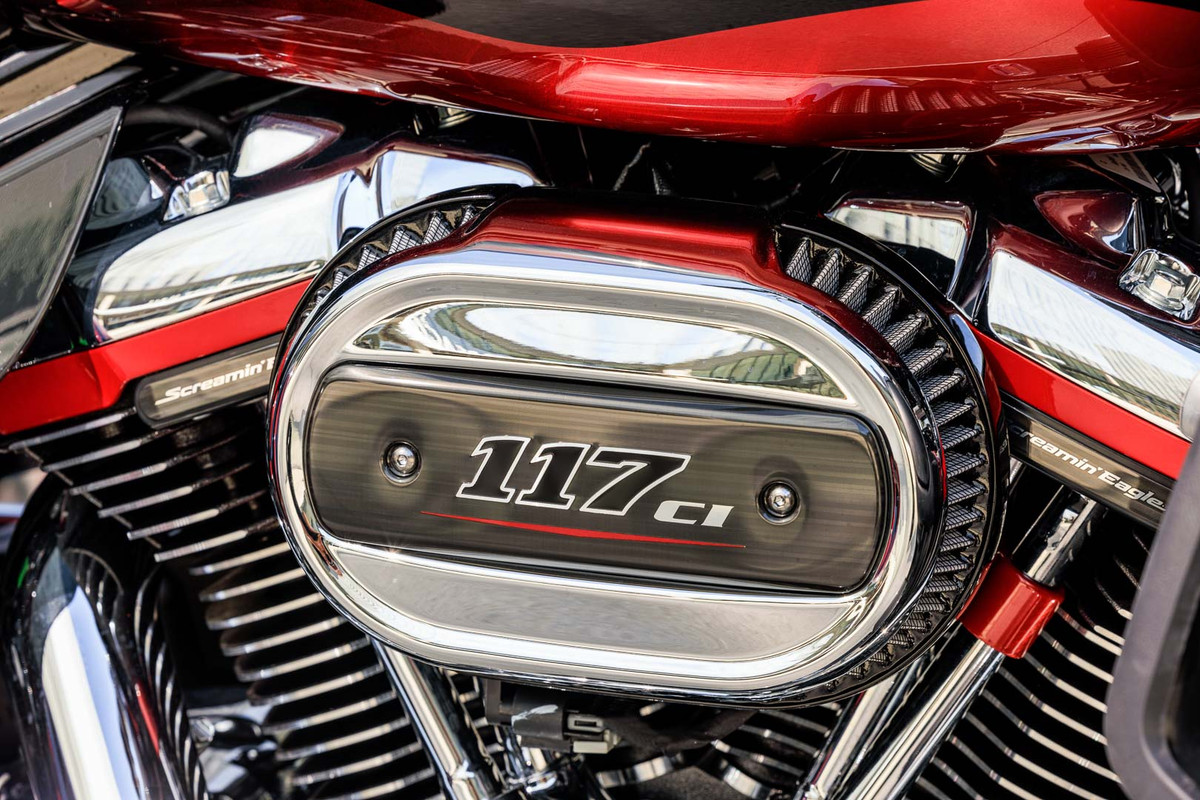 Трайк Harley-Davidson CVO Tri Glide 2022