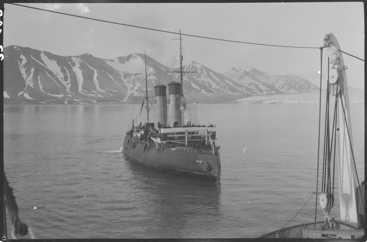 Красин у побережья Шпицбергена. 1928г. (2)
