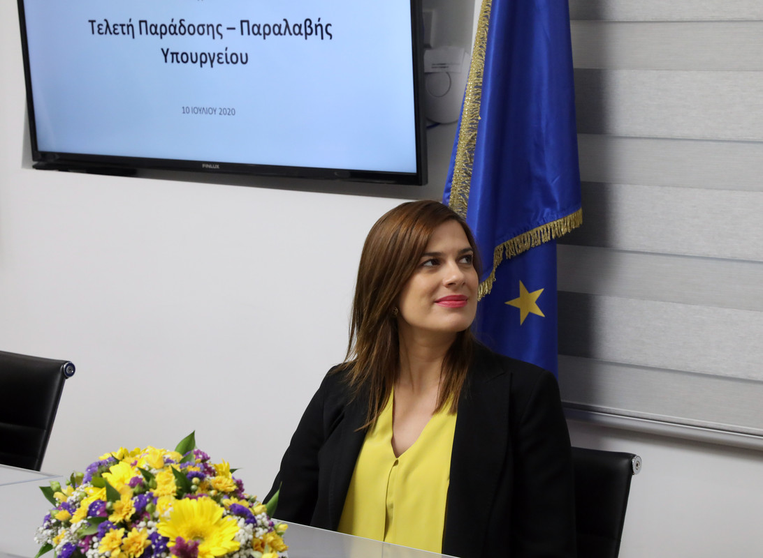 εν3.