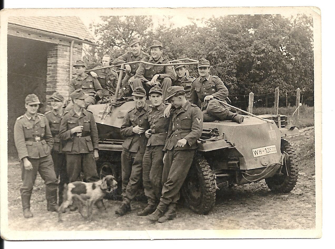 Orig.Foto Soldaten Wehrmacht Spähpanzer Tank Hal
