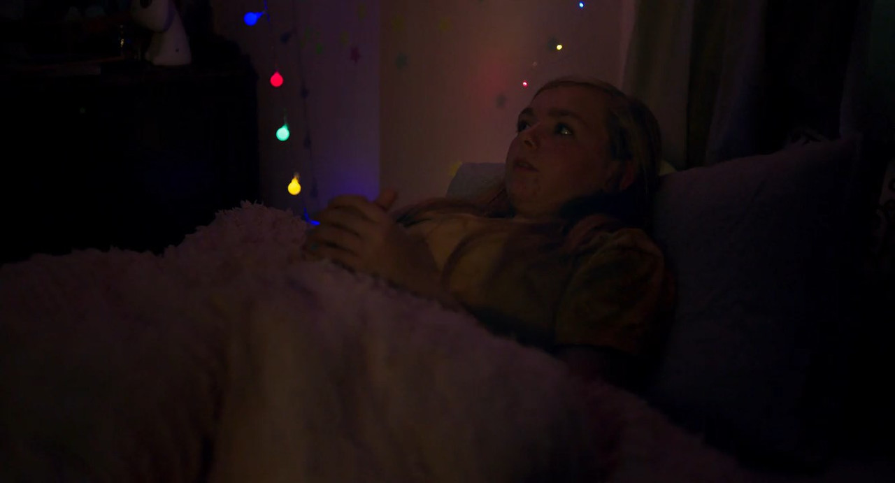 Eighth Grade 2018 BluRay [Hindi + English] 480p, 720p ESub Screenshot