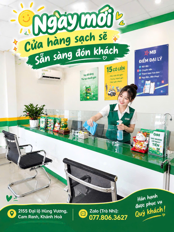 Nhân viên F88 hỗ trợ tại phòng giao dịch Ngã 6 Đại Lộ Hùng Vương