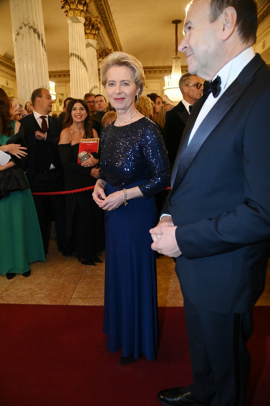 Prima alla Scala 2022: i look in & out sul red carpet Prima alla Scala 2022: i look in & out sul red carpet