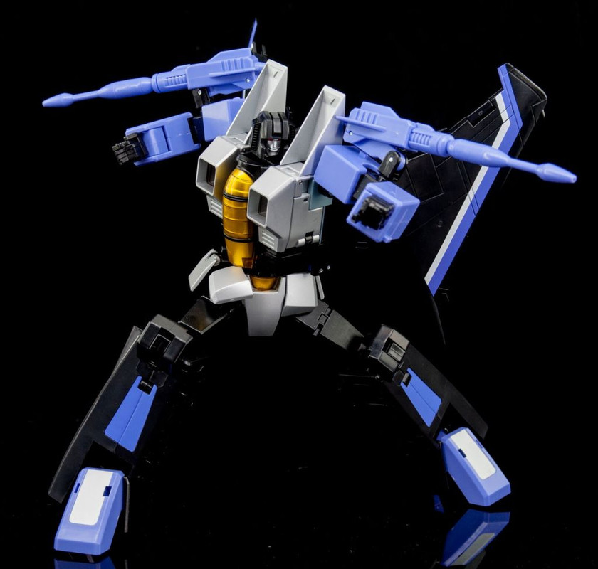 08-Maketoys-MTRM-13-Skycrow