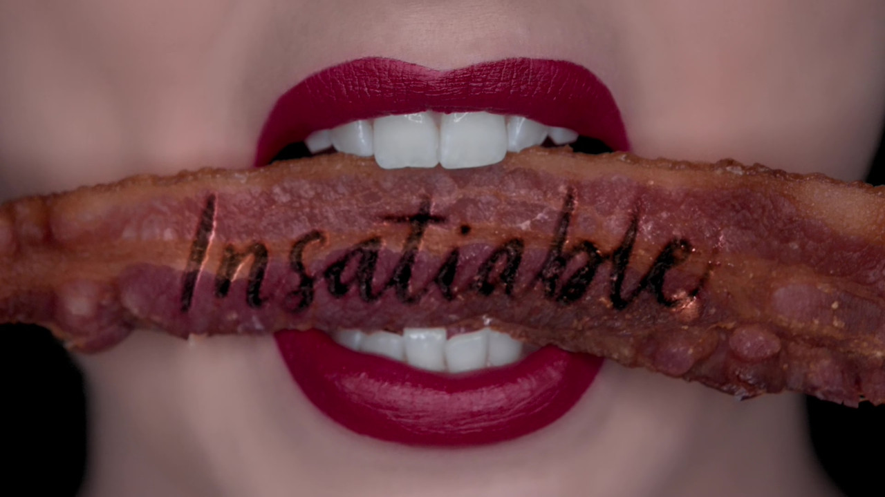 Insatiable - S02E01 - Pig (1080p NF WEB-DL x265 10bit EAC3 5.1 -