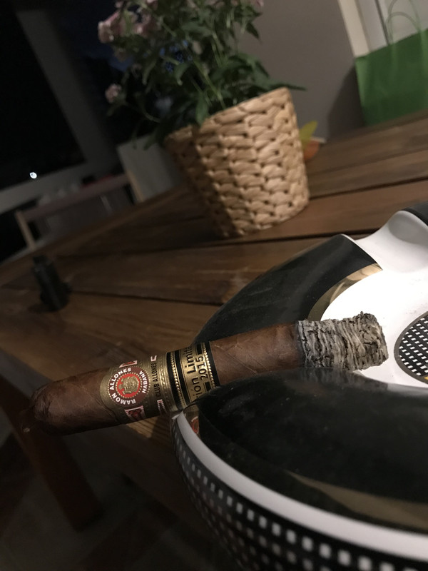 10F6ECC9-139B-4E28-96BF-0C64C099A606