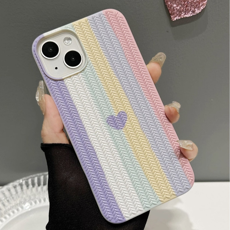 Foto de Funda con diseño de corazón multicolor y texturada.