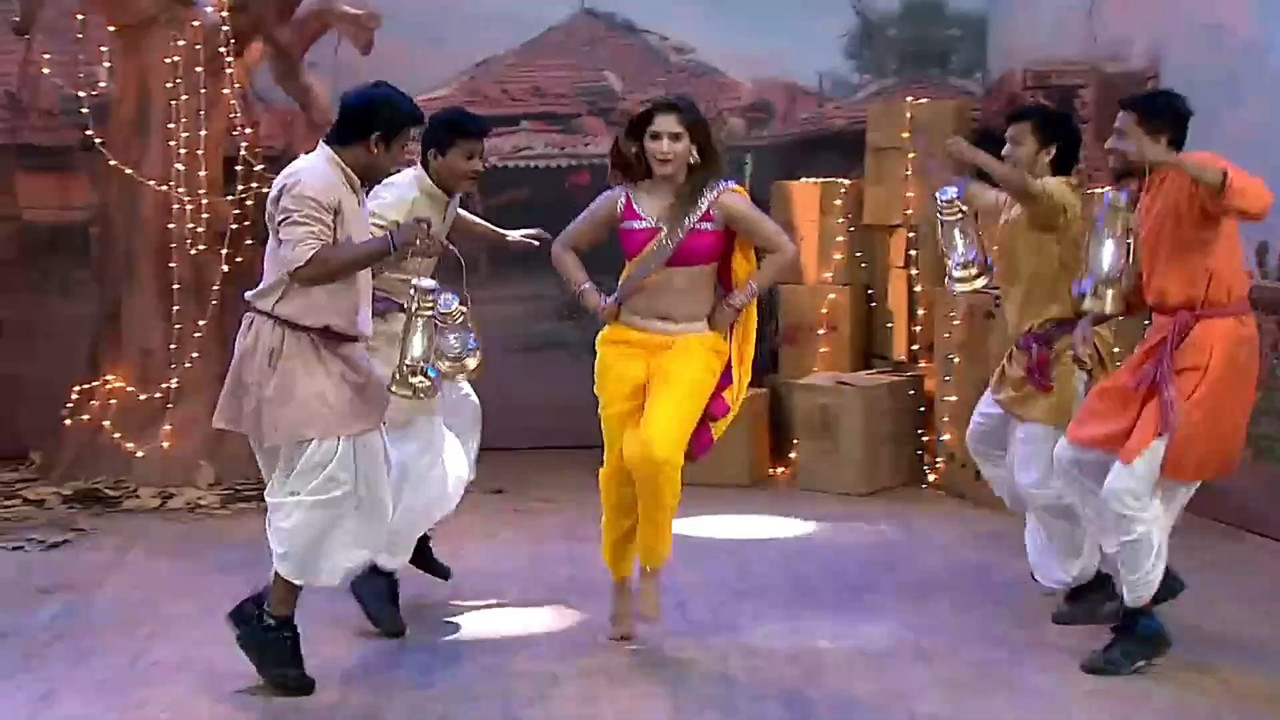 Aniktha Sexy Item Dance.mkv_snapshot_00.10.025