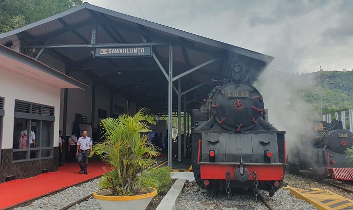 KA Wisata Mak Itam beroperasi di jalur kereta api Sawahlunto - Muaro Kalaban, Sumatera Barat.