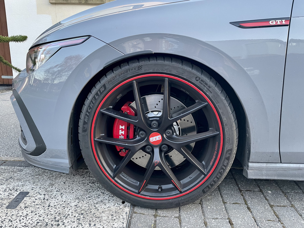 AE90F1C0-D2CB-4976-A38D-ADB4590D1AA2