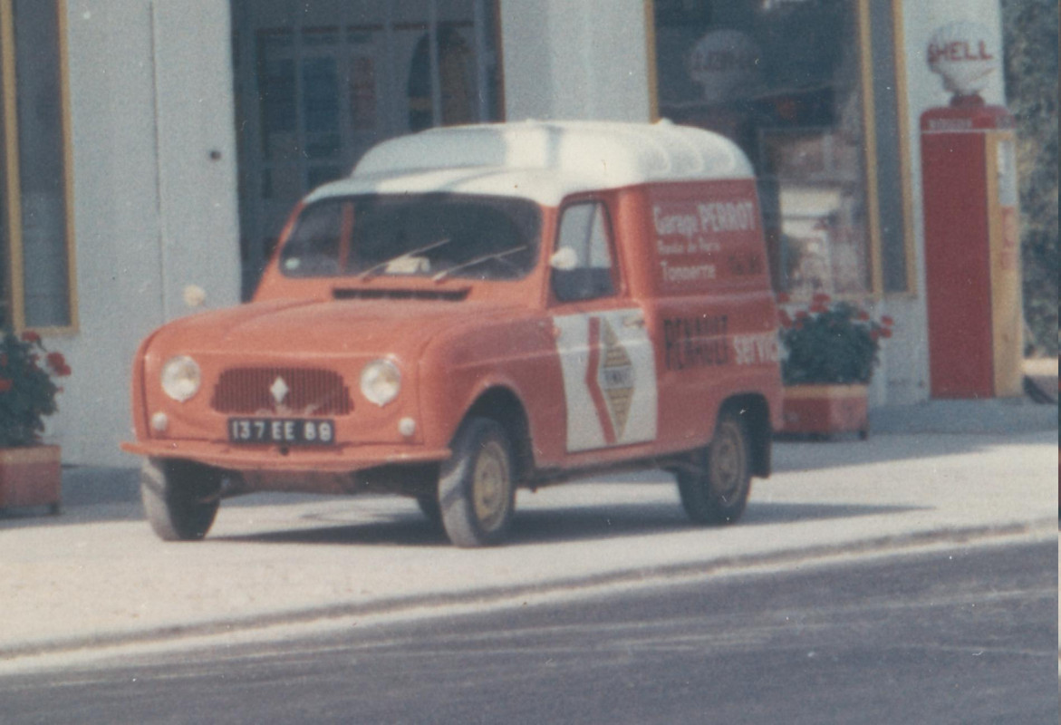 vehiservice 1b r4f 1969 09-00 a 1ere  R4 service (1)