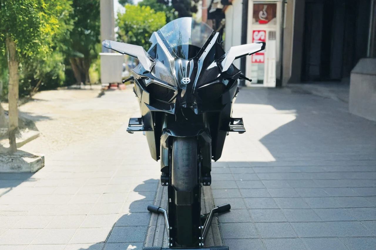 Kawasaki Ninja H2R tyre fitment context