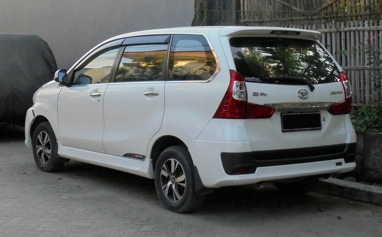 2016_Daihatsu_Xenia_1.3_R_Sporty_F653RV_(20200818)_02