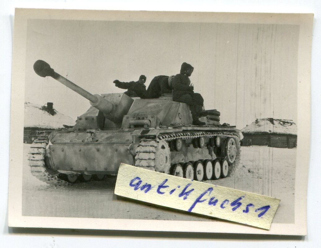 Stug Panzer-Sturmgeschütz mit C u.Tarnanstrich 1