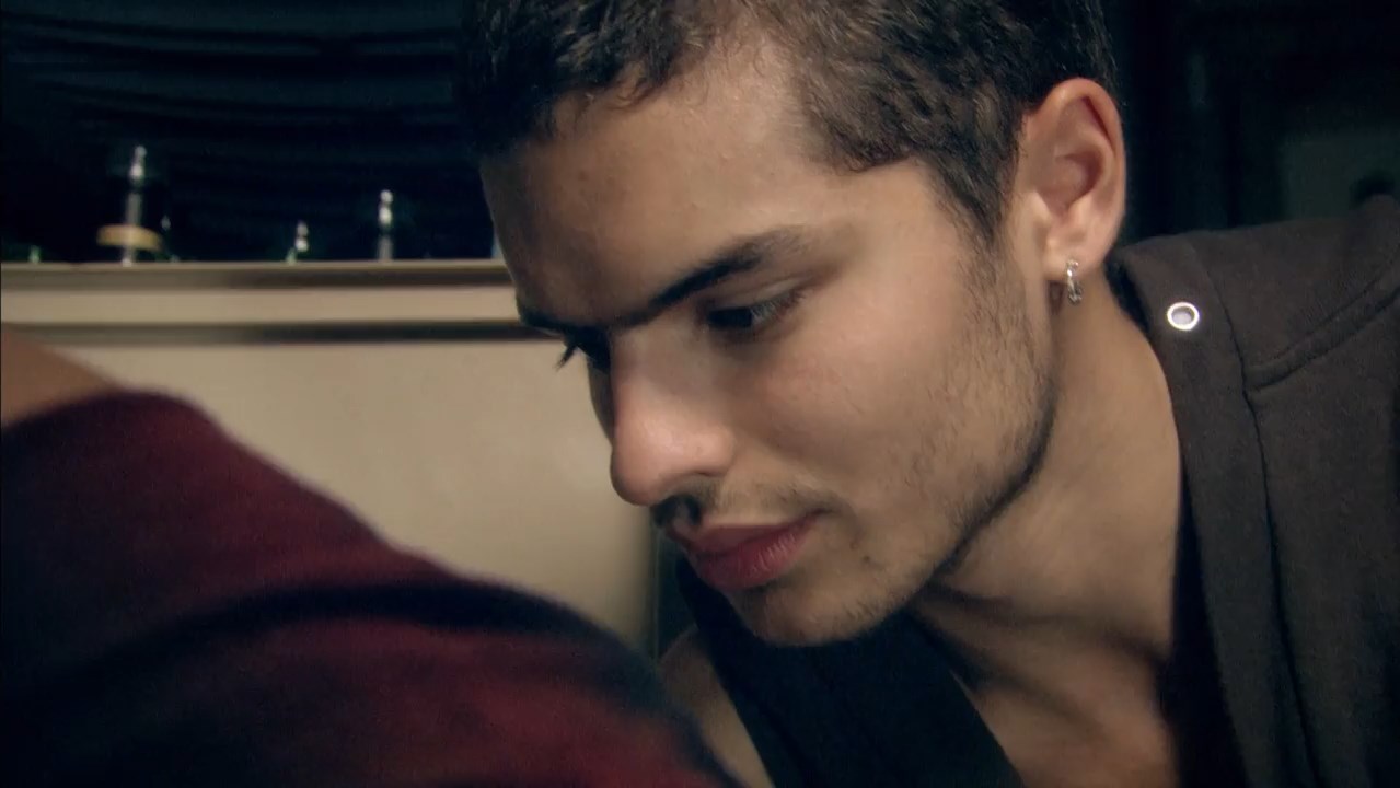 Skins (2011) Season 5 [Hindi + Tamil + Telugu + English] WebRip 480p, 720p ESub - Complete Screenshot