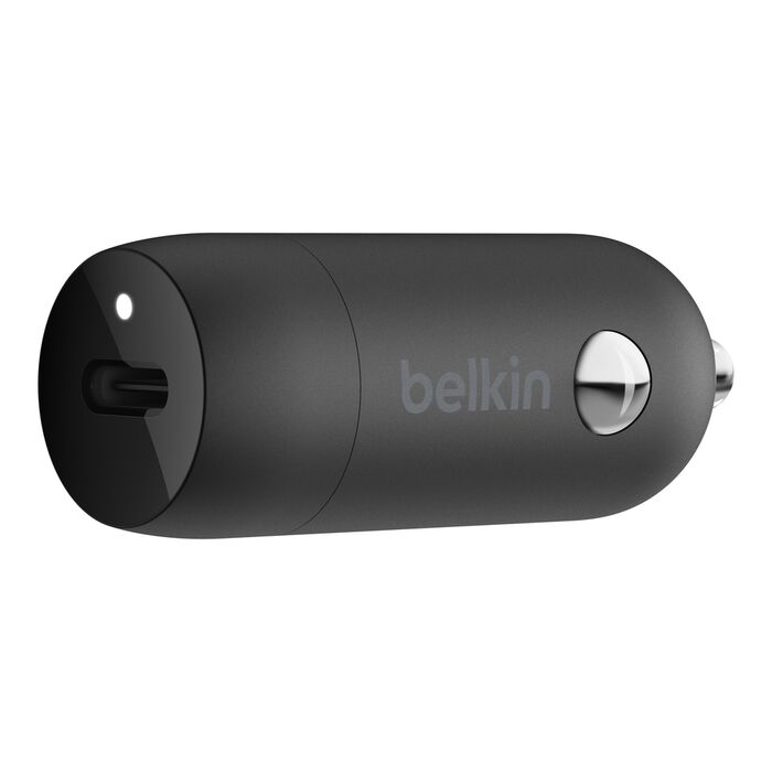 Detalle del diseño compacto y minimalista del cargador de carro Belkin.