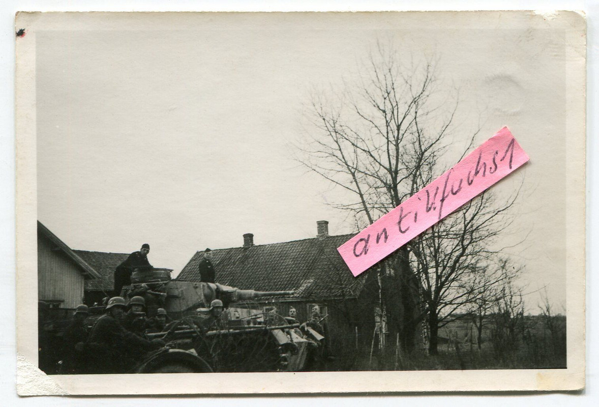 Deut. Panzer und Pak-Geschütz bei Oslo in Norweg