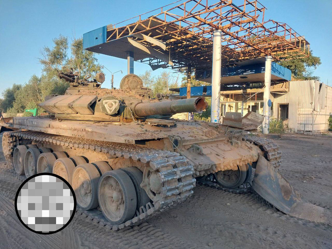 1000 T-72B Obr. 1989 dam 18 08 23