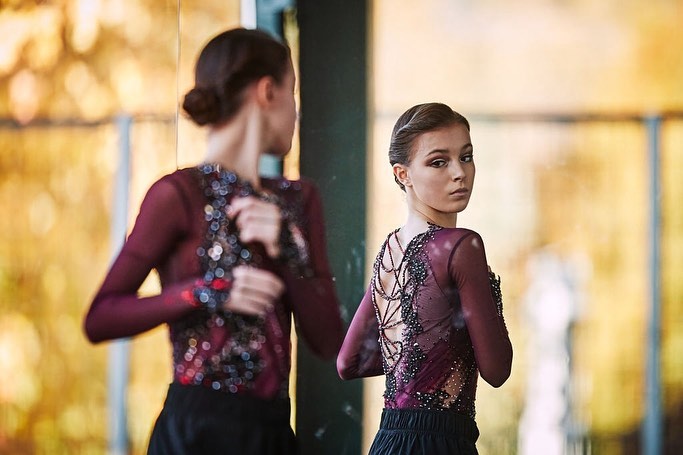 Anna-mirror.jpg