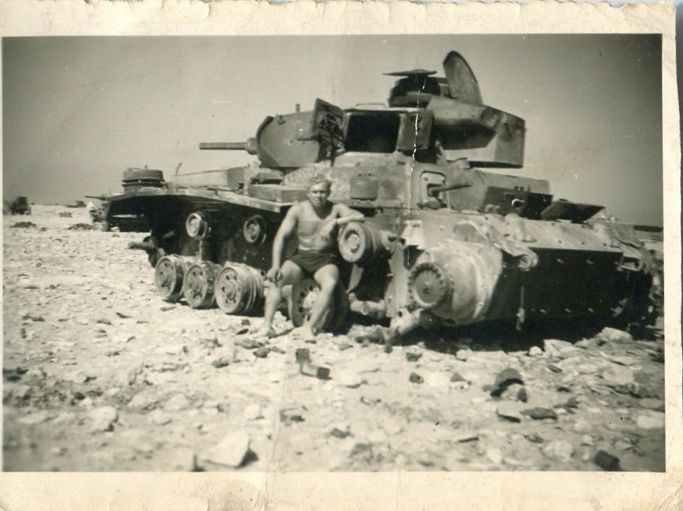 2 WK ENGLAND Panzer Afrika Wüste zerstört