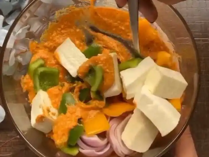 add vegitables and paneer