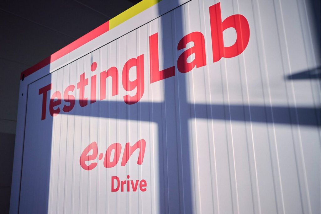 2024-01-essen-eon-testing-lab-ladestation-1.jpg