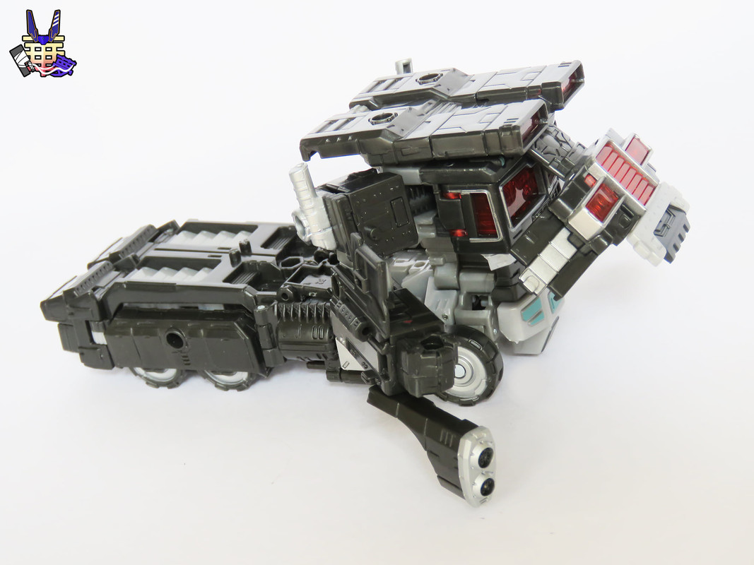 Netflix-War-For-Cybertron-Nemesis-Prime-10