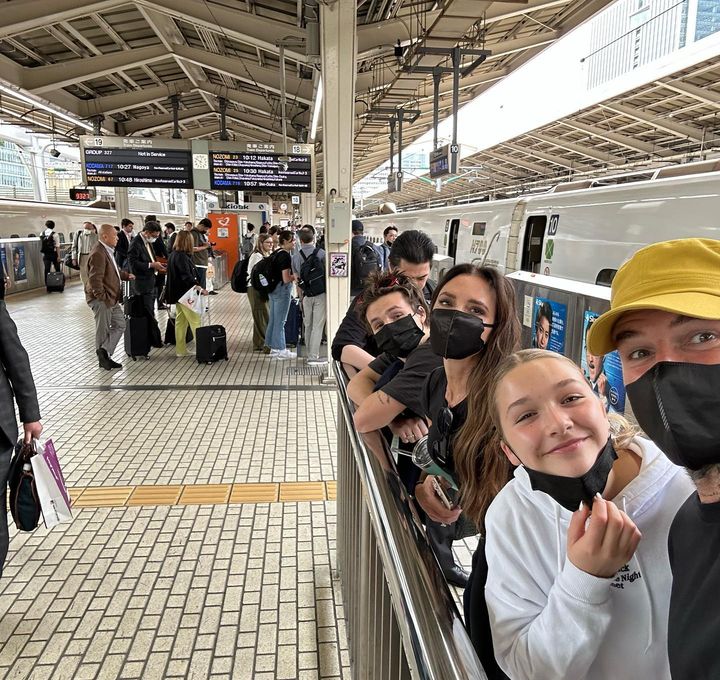 Momen David Beckham dan keluarga pamer aktivitas seru saat liburan ke Jepang beberapa waktu lalu.