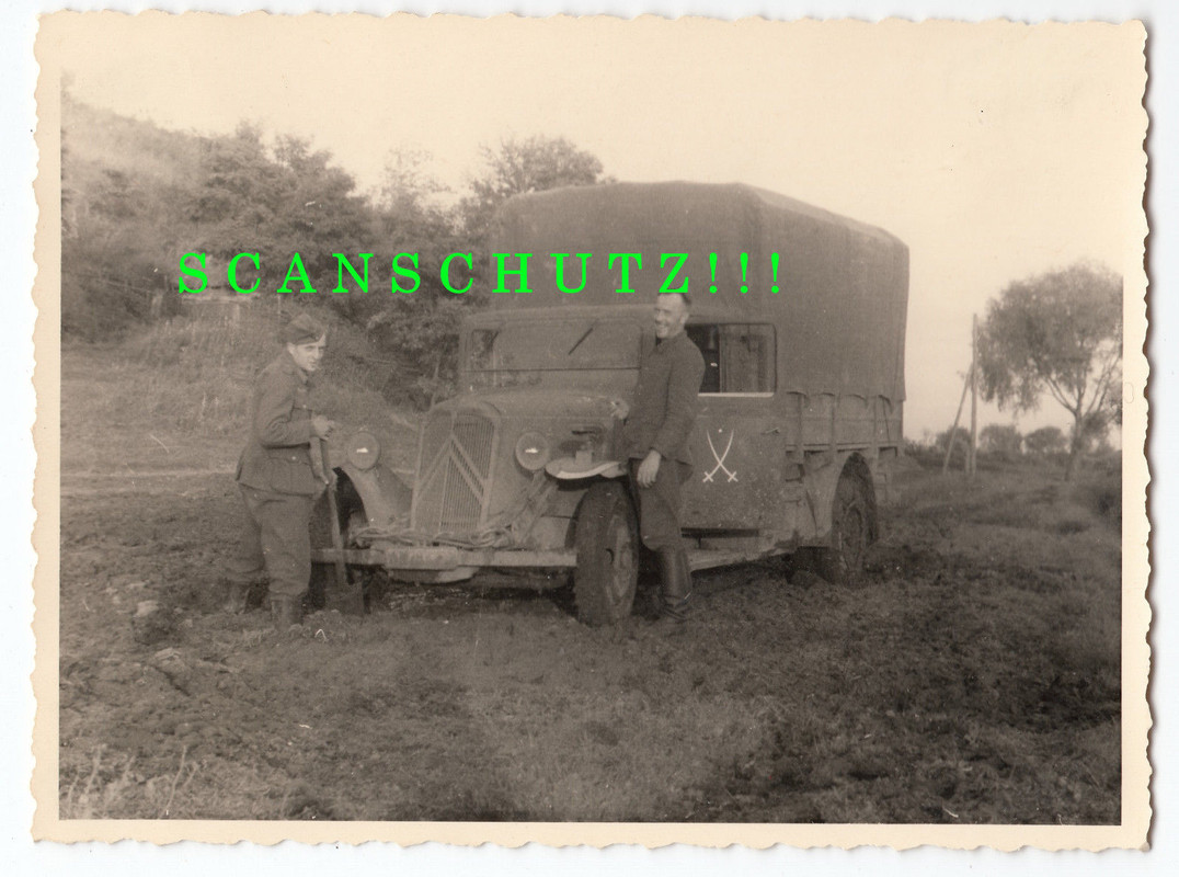 Französischer Beute Lkw Citroen Fahrer Rast im Steppenkampf 1941 712 ID