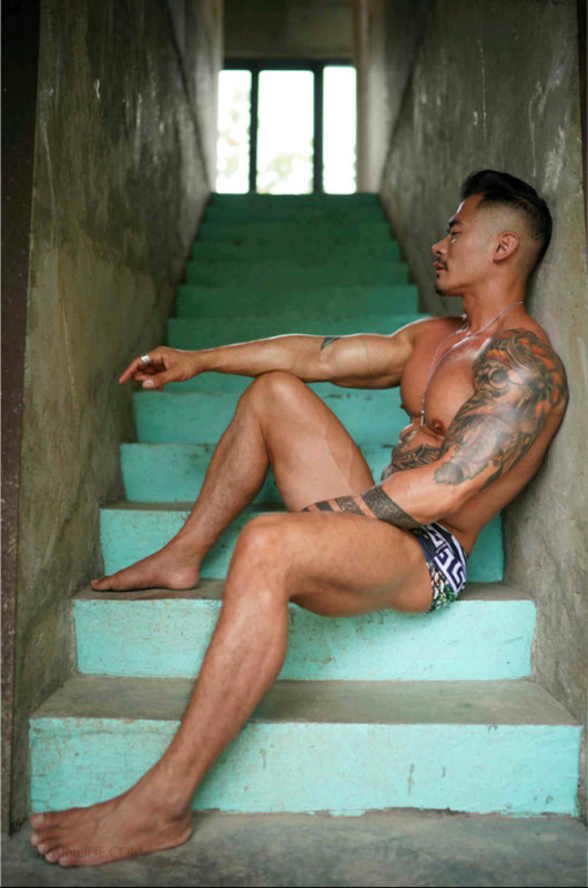 073